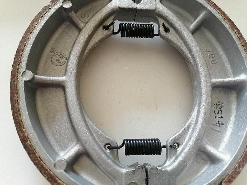 Motorcycle Brake Shoes Parts Pad Forgs125, Gn125 of Dachangjiang, Jc125-17 of Jincheng, Qianjiang Qj125, Imported B120, Ts125